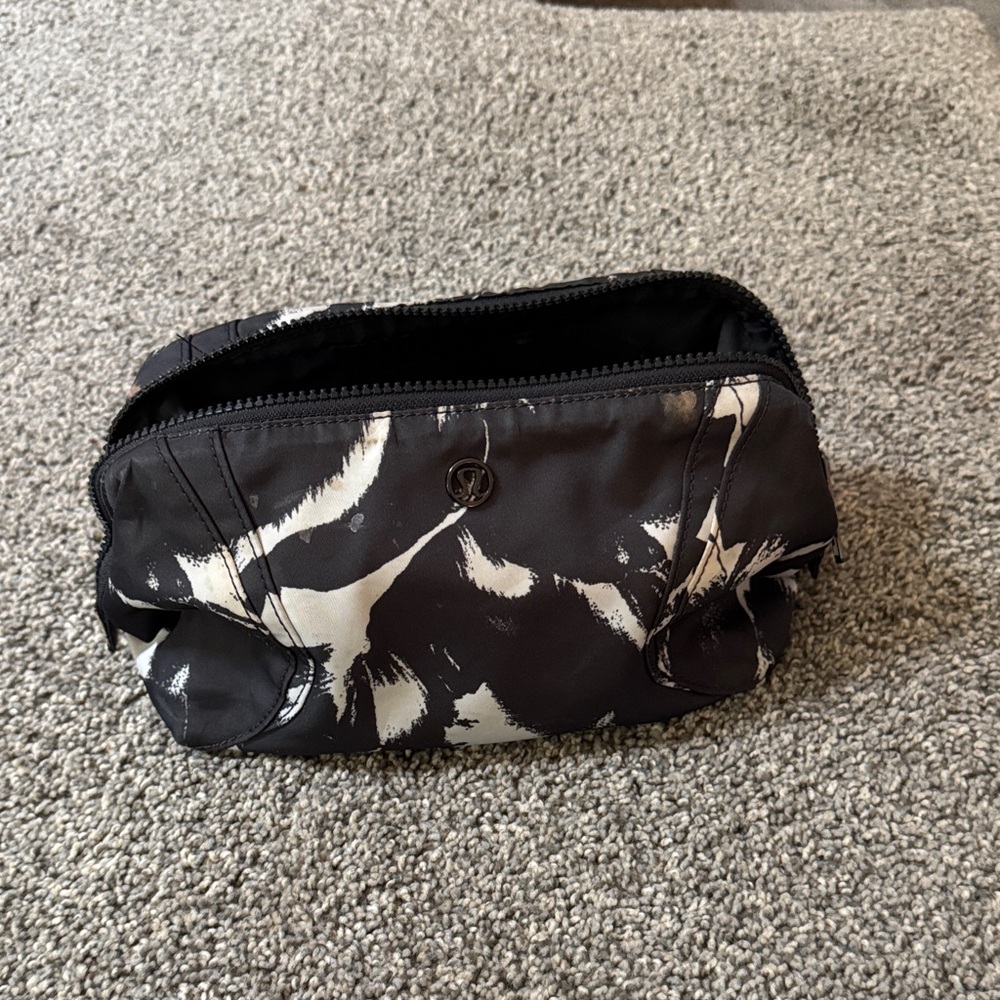 Lululemon Toiletry bag